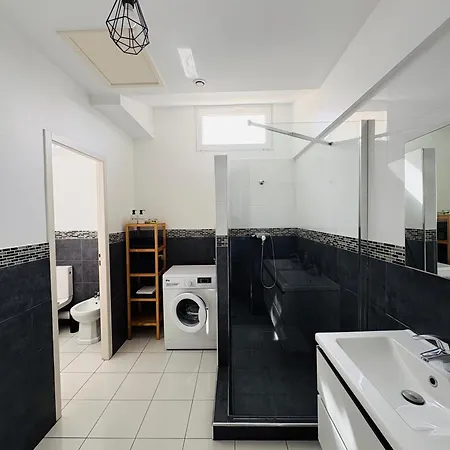 Jolie Avec Jacuzzi Hopitaux Facultes *