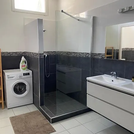 Jolie Avec Jacuzzi Hopitaux Facultes Willa